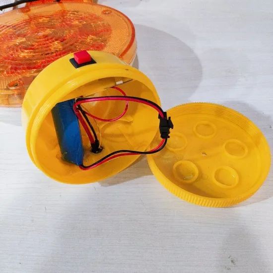 Yellow Solar Flashing LED Beacon Traffic Warning Light - Image 5
