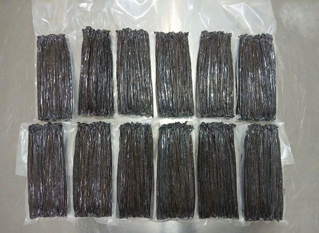 Vanilla Bean Grade A Max. Moisture (%) 25-30% Packaging Vakum Food - Image 2