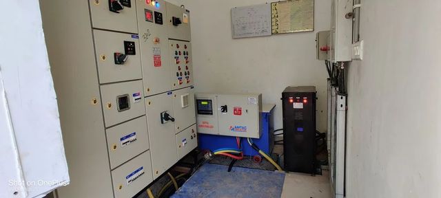 Oil Cooled Three Phase Power Stabilizer Brand AMTAC Efficiency 99% Type Automatic Phase Three Phase Mounting Type Floor Response Time 10 - Image 3