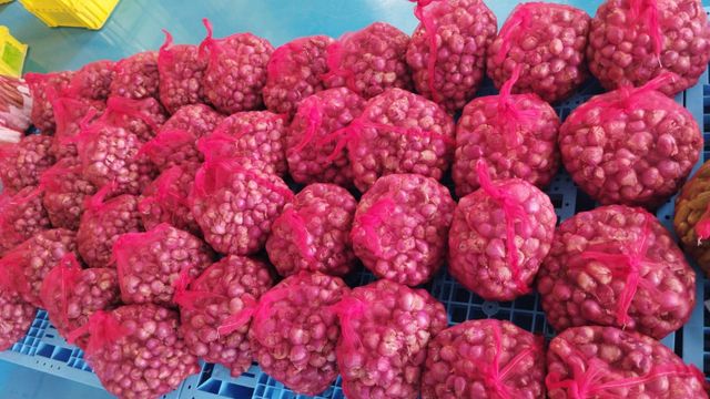 Fresh Vegetables and Fruits Origin India Sourcing Location India's Farms Packaging Method Carefully Packed Export Compliance Meets International Standards - Image 4