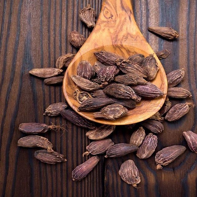 High-quality Premium Grade Black Cardamom Dried AD Raw 100% Pure Natural for Culinary Use - Image 2