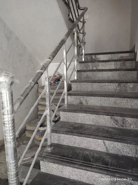 Silver Balcony Ss Staircase Railing, For Residential Color Silver Design Panel Glass Type None Material Ss 304 Position - Image 2