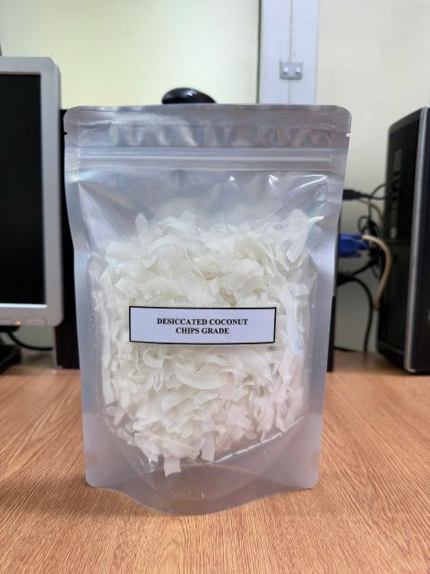 Desiccated coconut flake grade, free charge of samples Form Flakes Organic Yes Origin Vietnam Degree of Processing Dried - Image 3