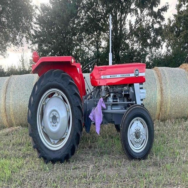 New 4WD Massey Ferguson MF135 80HP 4 Cylinder Mitsubishi Engine Wheel Tractor with Gear Drive Pump & Gearbox - Image 3