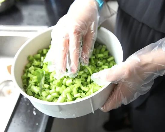 Waterproof Disposable Plastic Gloves for Cooking and Cleaning - Image 5