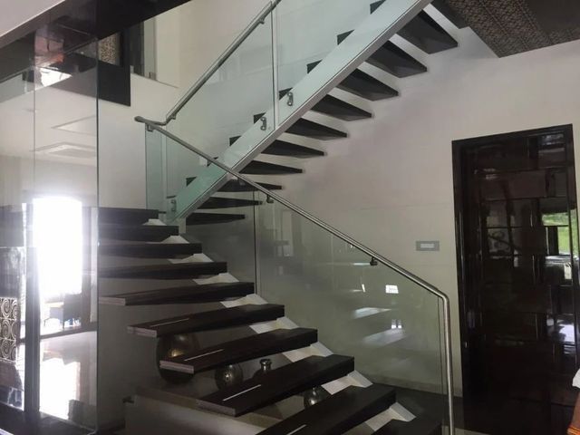 Stainless Steel Ss Glass Stair Railing, For Home Color Ral4 Position Balcony Usage/Application Home Glass Type Tempered - Image 5