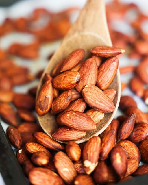 Raw Natural Almonds for International Trade - Image 1