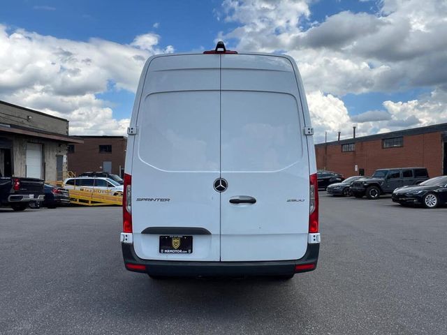 HOT SALES FOR USED 2025 MERCEDES-BENZ SPARTER CARGO 2500 170 HIGH ROOF RWD WHITE COLOR - Image 4