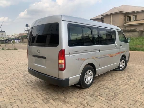 Reliable Toyota Hiace Smooth Drive No Engine Issues Well Maintained Inside And Out Original Documents Ready Right Hand D - Image 2