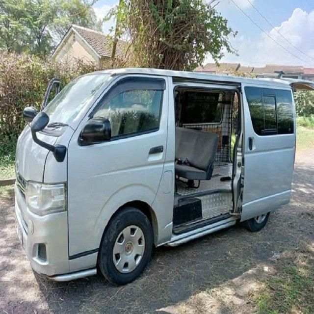 Comfortable Toyota Hiace Fairly Used Excellent Condition No Engine Issues Original Documents Best Budget Price - Image 3