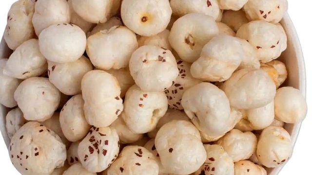 foxnut (makhana) Texture Crunchy Glycemic Index Low Fiber Content High Caloric Content Low Shelf Life 9-12 Months Source Direct From Farm - Image 2