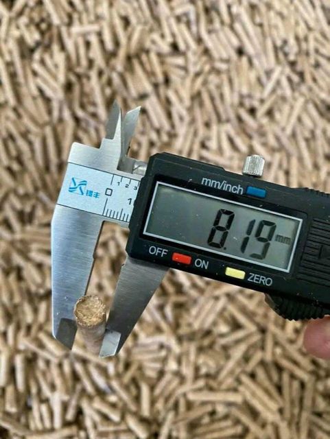 Biomass Pellets Fuel Pine Wood Pellets 6mm A1 Wood Pellets / Europe 8mm Wood Pellets DIN PLUS / Wood Pellets - Image 1