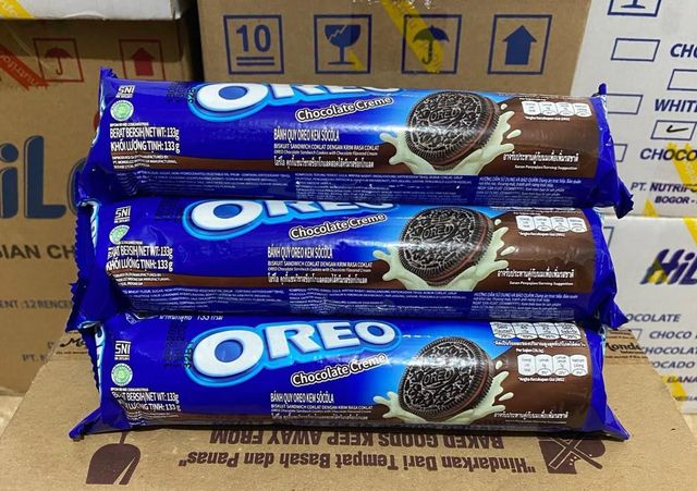 Oreo Vanilla Chocolate Biscuit Delicious Crunchy Cream Filled Cookies Fast Delivery Ideal for Grocery Stores Cafes - Image 3
