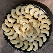 Premium Fresh Cashew Nuts Bulk Supply Natural Healthy Snack Wholesale Direct from Factory for Cooking and Baking - Image 3