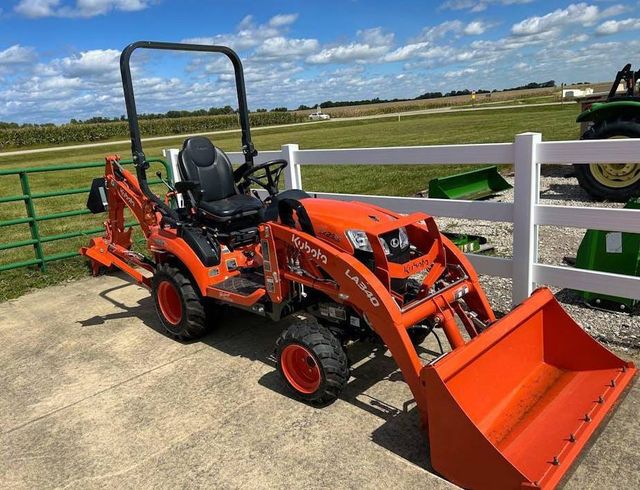 Mini Kubota Bx23s 4WD Tractor LA230 Compact Utility Farm Crawler Loader Agricultural Maneuvering Machine Digital - Image 2
