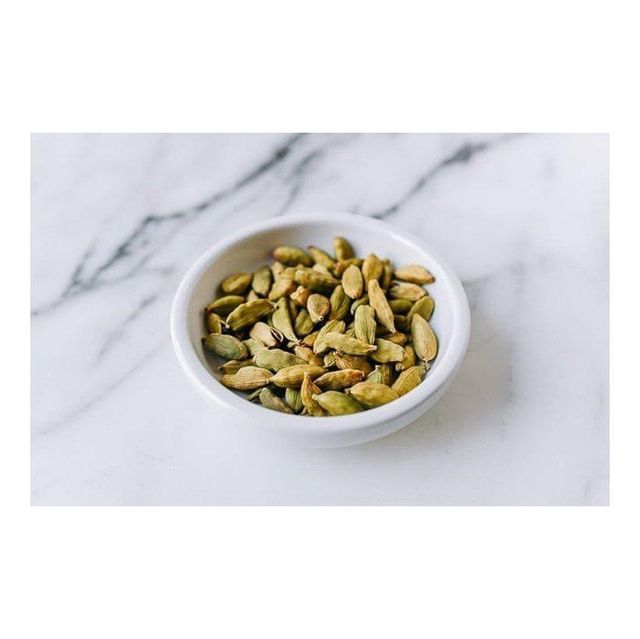high grade green elaichi cardamom pods bulk supplier export standard spice for tea industry food manufacturing bakery chains and global spice trade with strict quality control and grading - Image 5
