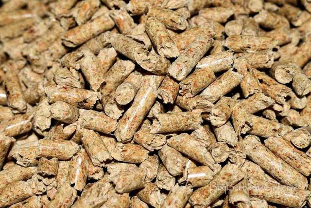 2024 in Stock Spruce Wood Pellets Cooking Fuel Stick Shape High Quality Cheap Wholesale Prices 4500J Calory - Image 2