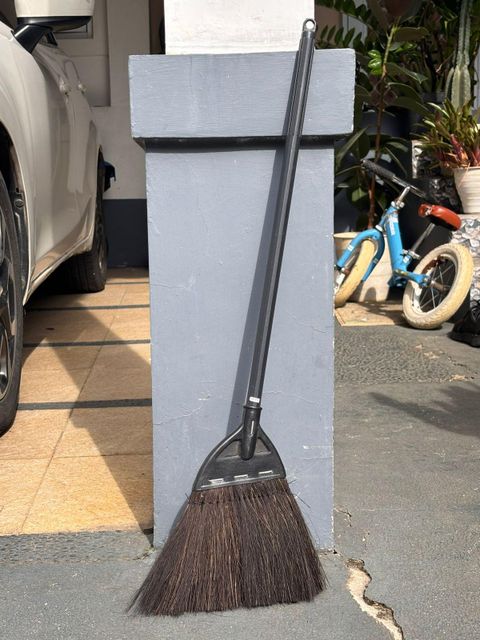 Arenga Fiber Short Broom Packaging Box Grade Top Grade Total Length 77cm Handle Length 55cm Handle Diameter 17mm Broom Head Width - Image 4