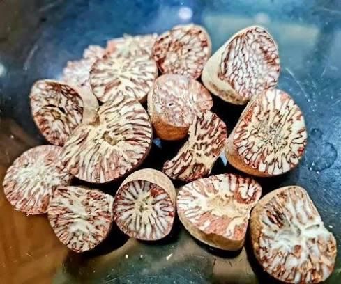 Dried Split Betel Nut Sun Dried Grade AA Texture Dried Color Reddish Hue Place of Origin Thailand Form Boiled (red), Raw - Image 3