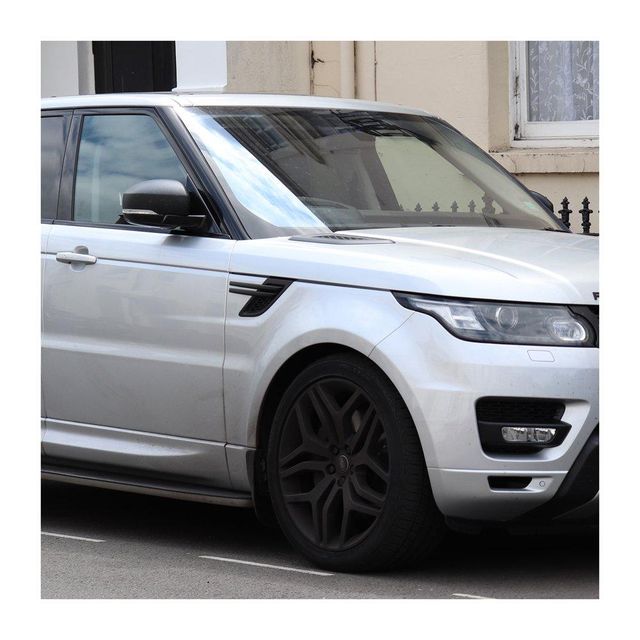 Range Rover luxury SUV with premium interior and advanced off road capabilities Range Rover luxury SUV with powerful engine and smooth driving performance Range Rover 4x4 vehicle for off road adventures and all terrain driving Range Rover high end SUV with leather seats and modern infotainment system - Image 3