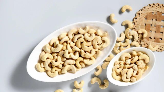 Buy Cashew Nuts Now All Grades W180, W240, W320, W450 Grade AA Max. Moisture (%) 5 Shelf Life 24months Packaging 10kg/25kg vacuum - Image 1