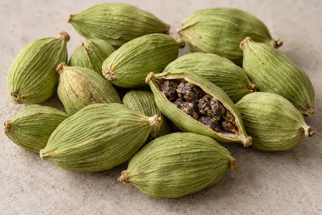 Green Cardamom south Indian - Image 2