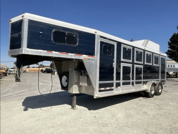 Four Horse Trailers / 2005 Jamco 4 Horse Gooseneck Trailer - Image 3