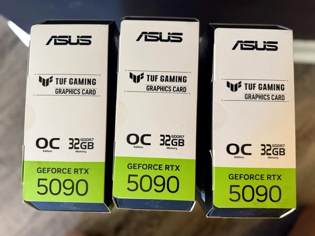 LOT OF 3 NVIDIA GeForce RTX 5090 OC 32GB GPUs ASUS TUF Gaming BRAND NEW SEALED - Image 2