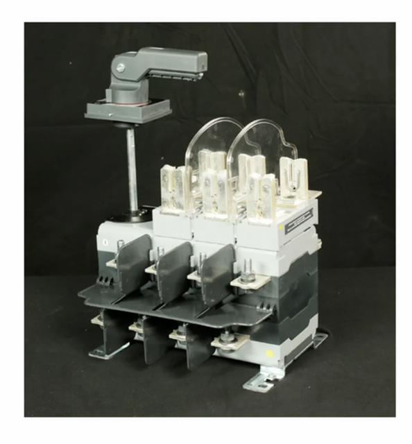 Switch Disconnect Fuses 32A Power AC and Dc Brand All brands Current Rating 32A Poles Number 3 Pole Voltage Level - Image 2