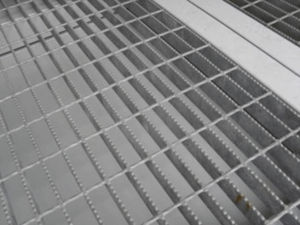 20ft x 8ft Bunded Store with Open Mesh Floor for Secure Industrial Storage - Image 3