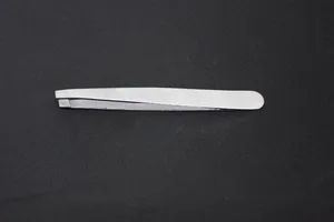 Quality Beauty Tweezers for Eyebrow Slanted Tips - Image 1