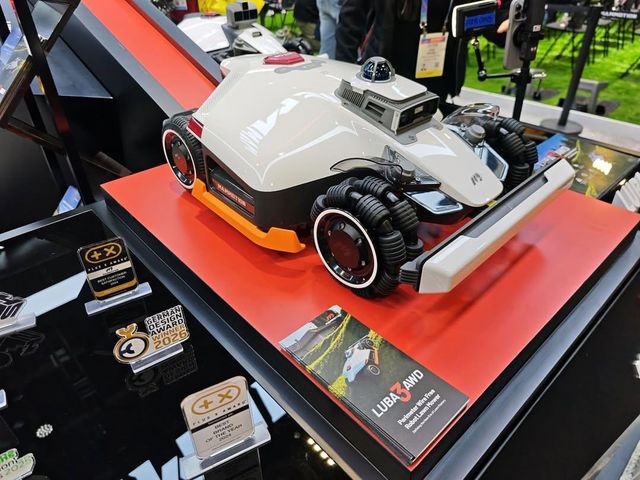 SALES OF LUBA 3 AWD 5000H Perimeter Wire Free Robot Wire-Free + Garage - Image 4