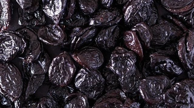 Prunes with Pit / Pitted Prunes Origin Uzbekistan Moisture Content 18–19% Color Dark Purple To Black Variety High-quality Dried Plums - Image 1