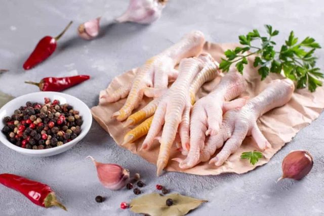 Fresh Frozen Halal Chicken Feet BQF Grade Selected Quality Vacuum Seal Packed Nutritious Caffeinated Food Supply For Wholesale Market 10kg Carton - Image 4