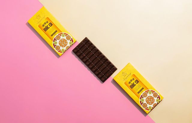 High Quality Single Origin Viet Nam Chocolate bar - Dark 72% Cocoa & Macadamia for Gifting - Image 1