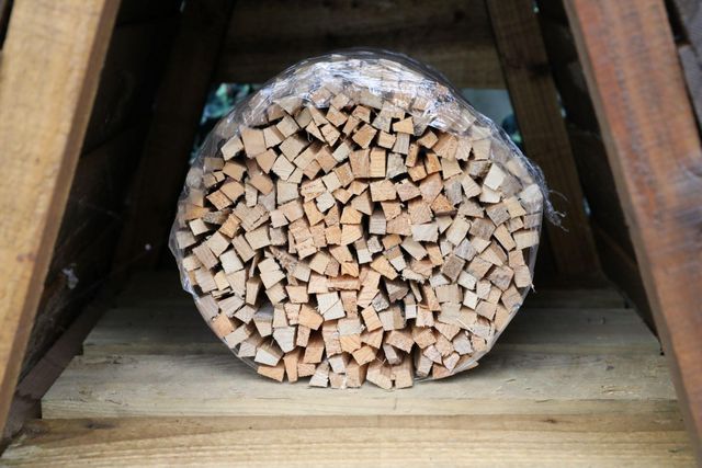Wholesale Premium Kindling Firewood Dry And Ready For Bulk Supply Perfect For Commercial Use Home Heating And Fire Starting Needs Buy Now Fast Delivery Premium Quality - Image 3