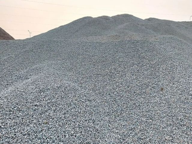 Construction Stone Size 10 mm Yield high Type natural Standard high Specific Gravity high Aggregate Strength high Usage/Application - Image 2