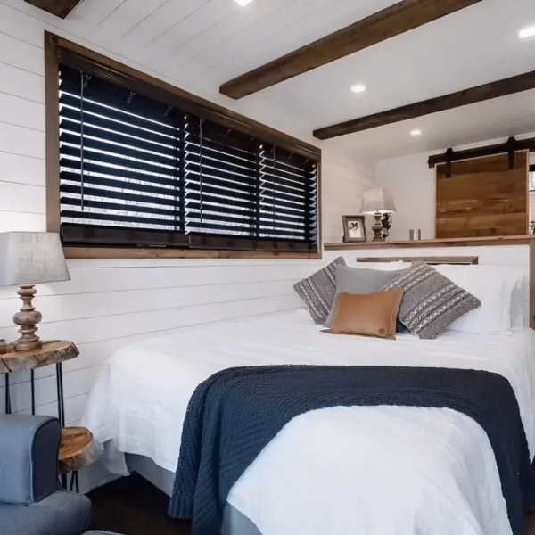 Cabins For Sale / 2 Story Shipping Container Home With Rooftop - Image 3