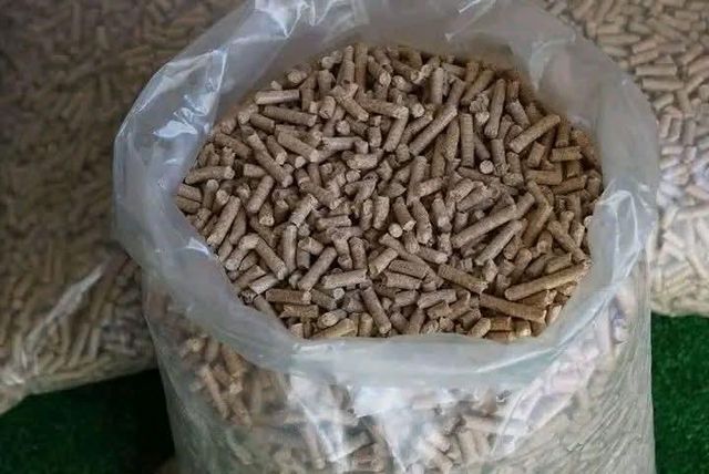 Wood Pellets din & end industral pellets Shape Stick Calories 4500 J Ash Content 0.5% Density 680 Kg/m³ Moisture Content 10% - Image 1
