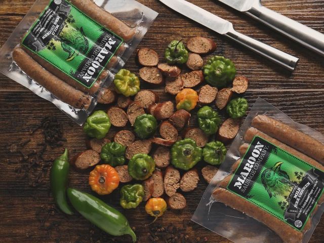 Halal Smoked Chicken Sausage Shelf Life 1 year Certification Halal Storage Type Frozen Taste Jamaican - Jerk Brand Name Maroon Sausage - Image 1