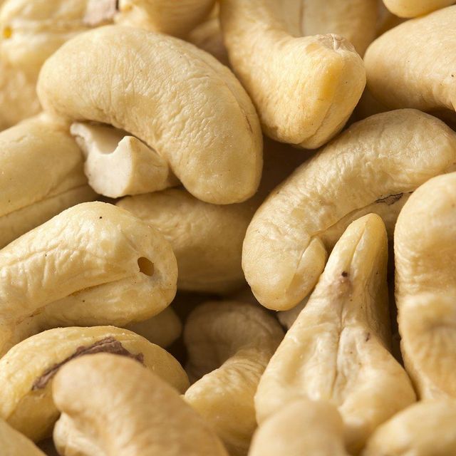 Premium Quality Raw Cashew Nuts For Wholesale Supply Cashew Nuts Carefully Packed To Maintain Natural Freshness - Image 4