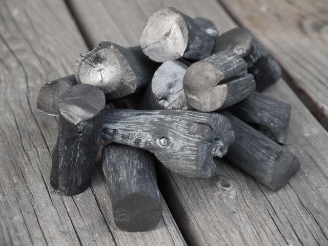 Natural Coconut Shell Charcoal Sticks for Hookah and Shisha Use - Image 1