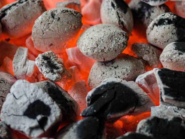 Charcoal - 100% Best Quality/High quality Charcoal and charcoal for sale natural coconut shell coal compressed - Image 1