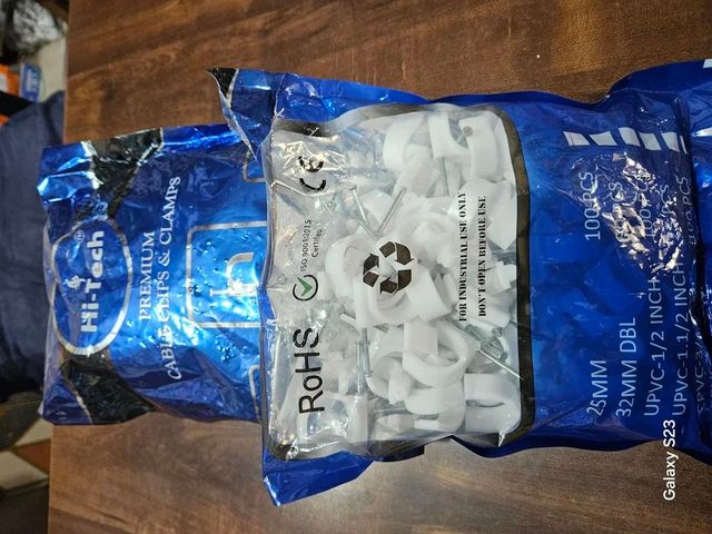White Nail Cable Clip, Packaging Size: 100 pieces/packet Width 25mm Color White Material PVC Diameter 25mm I Deal In New - Image 2