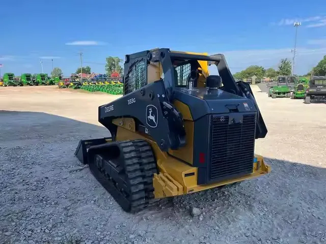 John Deere 333G Compact Track Loader with Equipment – Heavy-Duty, Versatile Construction and Earthmoving Machinery for Landscaping, Excavation, and Material Handling - Image 4