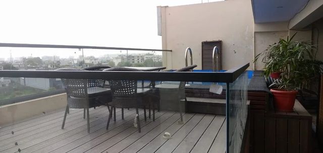 Bar Aluminum Deck Railings Style Slim Design Bar Color Wooden Brand Jindal Position Front Thickness 12 MM Usage/Application - Image 3
