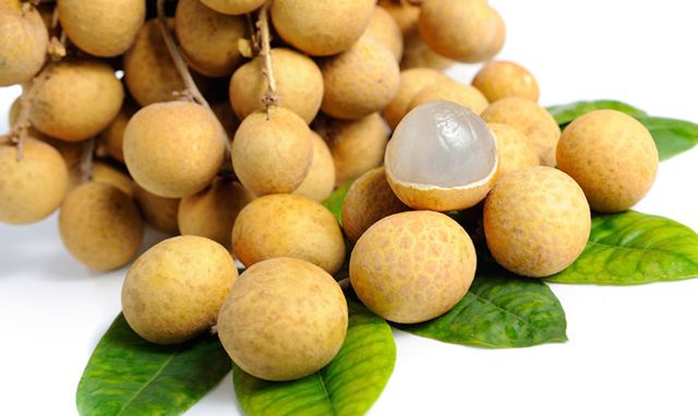 Naturally sweet and juicy flesh Brix 18 to 22% Fresh Longan With Yellowish brown skin semi-transparent flesh - Image 3