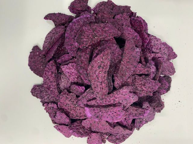 Dried Dragon Fruit Color Red/white Texture Crunchy Shelf Life 12 Months Sugar Addition No Sugar Added Preservatives No - Image 1
