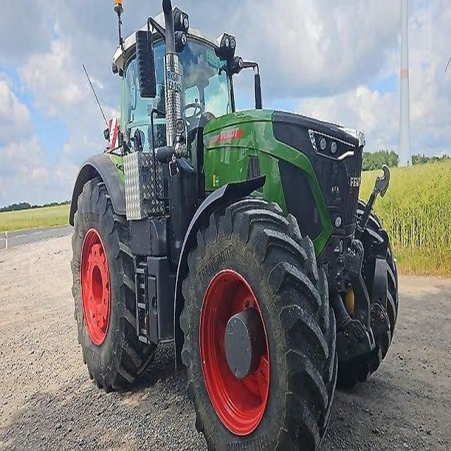 Durable Fendt 930 Vario Tractor Available At Cheap Price High Power Engine Ready For Demanding Field Operations - Image 2
