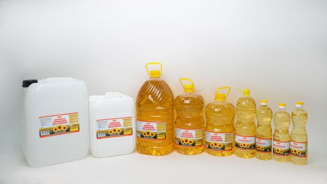 Refined Sunflower Oil Net Weight 1 L Features Without Additives Origin European Continent, Ukraine Delivery Form Bottle, Canister, Flexitank, Unpackaged - Image 1